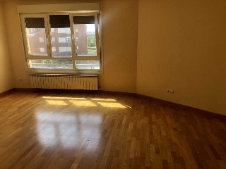 Piso con anejos en C/ Dalía 9