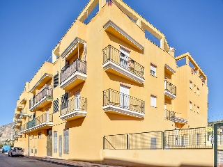 Locales en C/ del Albero 2