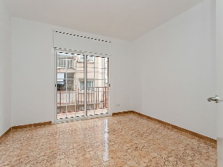 Piso en C/ Llinars 2