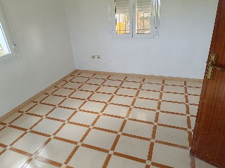Terreno con edificación en Almendral 5
