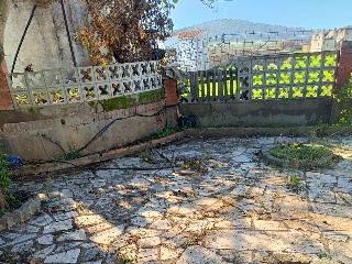 Terreno con edificación en Almendral 16