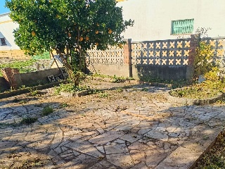 Terreno con edificación en Almendral 19