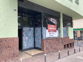 Local en venta en Vallehermoso de 160  m²