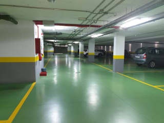 Local y plazas de garaje en C/ Cristóbal Colón Calahonda 12