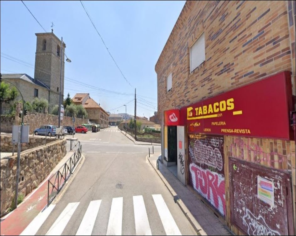 Piso y local en C/ Revuelta, Colmenarejo (Madrid)