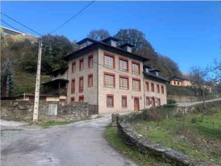 Piso en venta en Vega De Valcarce de 682  m²