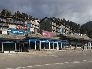 Apartahotel en C/ Pista Llarga, Alp (Girona) 2