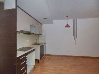 Pisos, dúplex y garajes en C/ Rafael de Casanovas, Badalona (Barcelona) 17