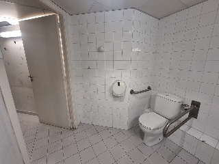 Local comercial en C/ Consell de Cent - Barcelona - 13