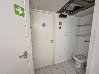 Local comercial en C/ Consell de Cent - Barcelona - 15
