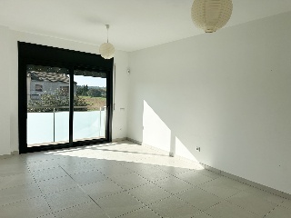 Piso en Bàscara 5