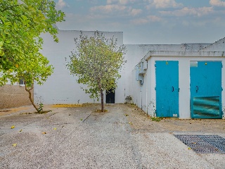 Local en venta en Bollullos Par Del Condado de 61  m²
