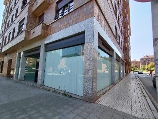 Local en Av República Argentina 2