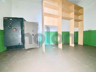 Local en venta en Almeria de 89  m²