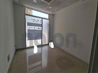 Local en venta en Oviedo de 229  m²