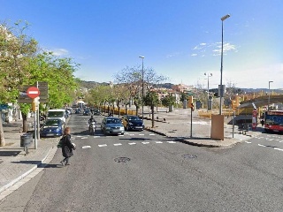 Local en construcción en C/ Llobregos, Barcelona 3
