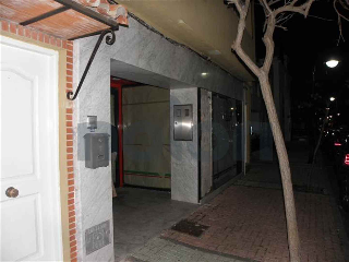 Local en venta en Barrios de 169  m²