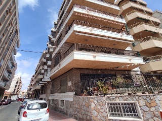 Piso en venta en Torrevieja de 77  m²
