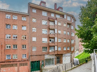 Piso en venta en Oviedo de 102  m²