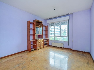 Piso y garaje en C/ Manuel Falla, Oviedo (Asturias) 2