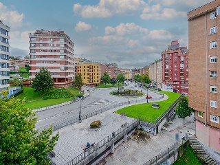 Piso y garaje en C/ Manuel Falla, Oviedo (Asturias) 16