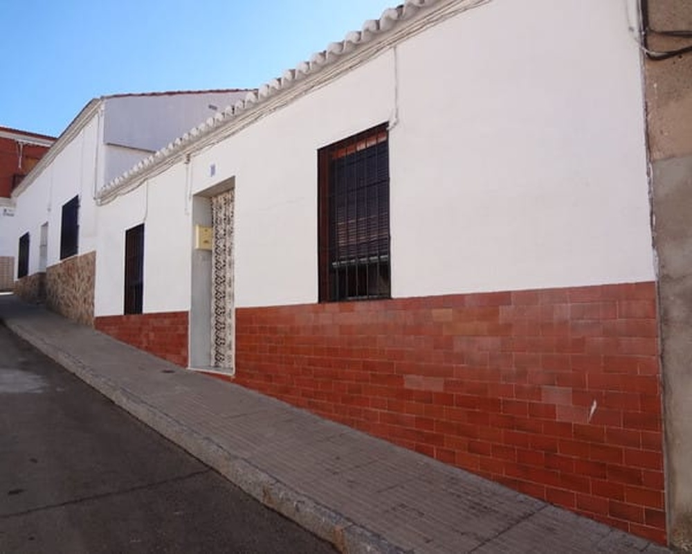 Casa adosada en C/ Padre Lobo, Almodóvar del Campo (Ciudad Real)