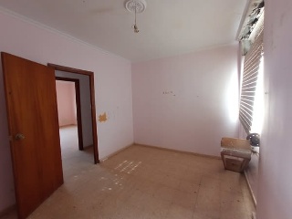 04399-0001 18