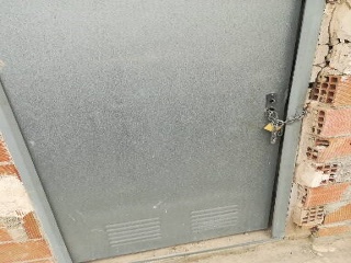 Edificio en construcción detenida en C/ San Juan 2