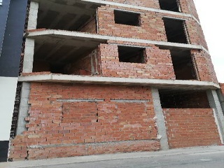 Edificio en construcción detenida en C/ San Juan 4