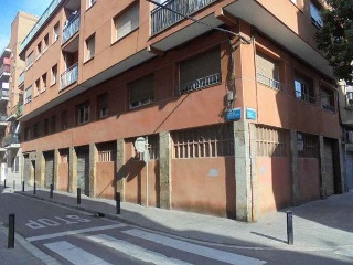 Local en venta en Cornellà De Llobregat de 100  m²