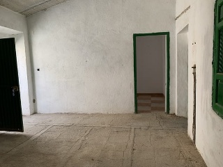 01967-0001 8
