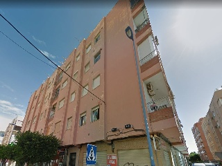 Piso en venta en Almería de 87  m²