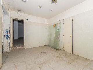 Local comercial en C/ Marti - Lleida - 17