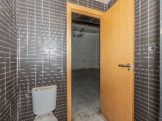 Local comercial en C/ Marti - Lleida - 24