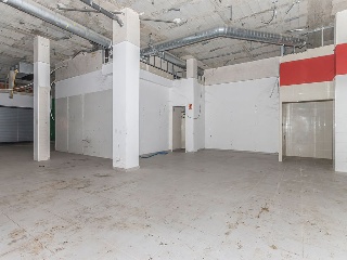 Local comercial en C/ Marti - Lleida - 13