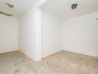 Locales en C/ Antonio Machado, Benalmádena (Málaga) 32