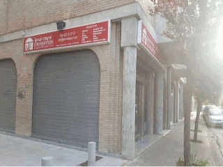 Local comercial en C/ Castell de Peralada - Girona - 2