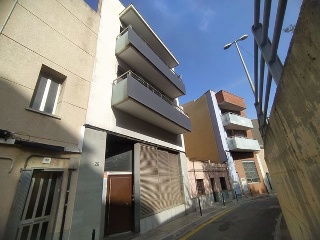 Pisos y locales en C/ Joan Salvat i Papasseit 5