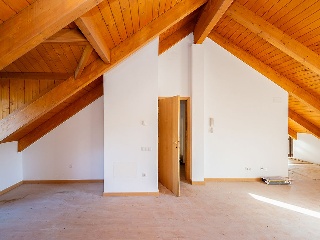 Edificio de viviendas en construcción en Esposa 69