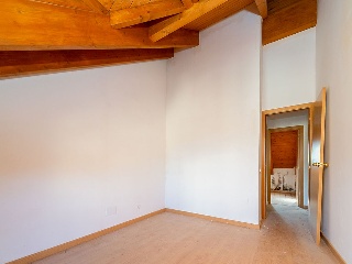 Edificio de viviendas en construcción en Esposa 75
