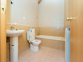 Edificio de viviendas en construcción en Esposa 116