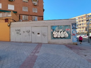 Local en C/ Ricardo Ortiz, Madrid  2