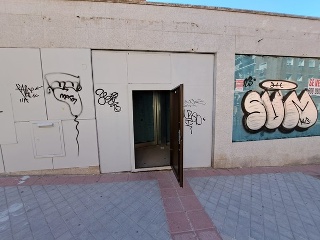 Local en C/ Ricardo Ortiz, Madrid  3