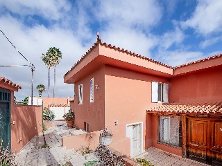 Chalet Adosado situado en 	Las Palmas de Gran Canaria 25