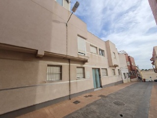 Piso en venta en Almería de 80  m²