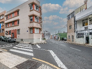 Piso en venta en San Cristóbal De La Laguna de 64  m²