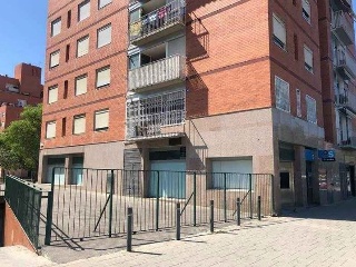 Local comercial en Sant Adrià de Besòs - Barcelona - 2