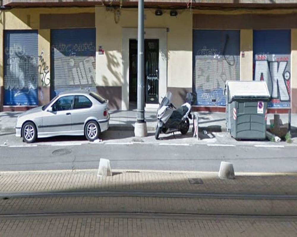 Local en C/ Fra Pere Vives, Valencia (Valencia)