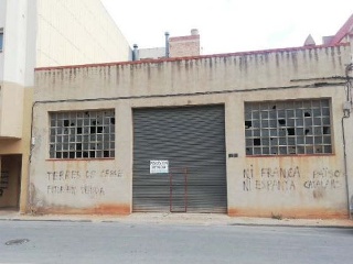Edificio de viviendas, local y garajes en C/ Montells - Amposta -    2