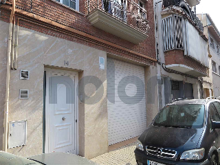 Local en venta en Canovelles de 88  m²